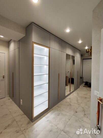 Шкаф со стеклянными дверцами от производителя