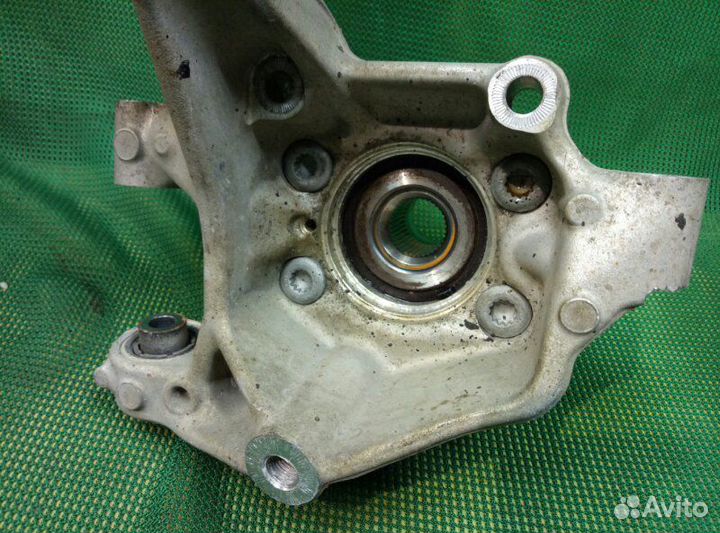 Кулак поворотный задний правый Audi Q3 Quattro 8UB