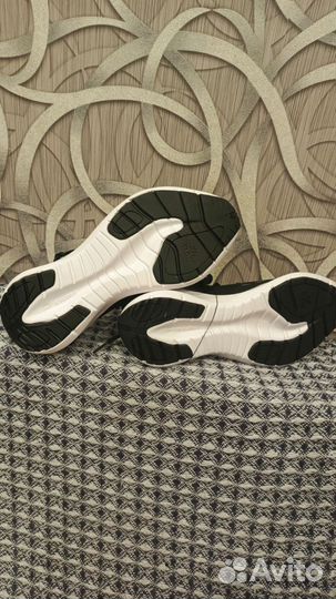 Кроссовки спортивные новые