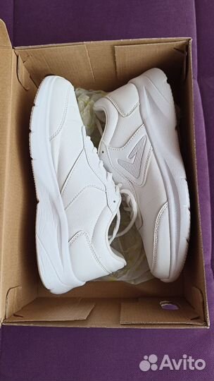 Кроссовки женские