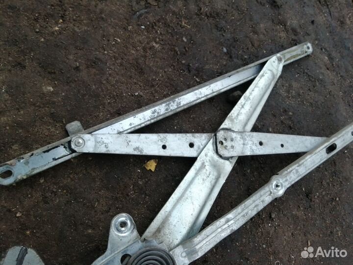 Стеклоподъемник прав передний Toyota Hiace Regius