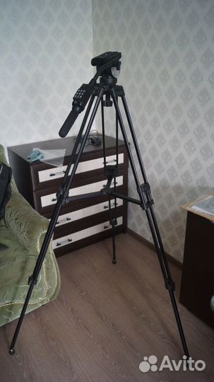 Профессиональный штатив для тяжелых видеокамер