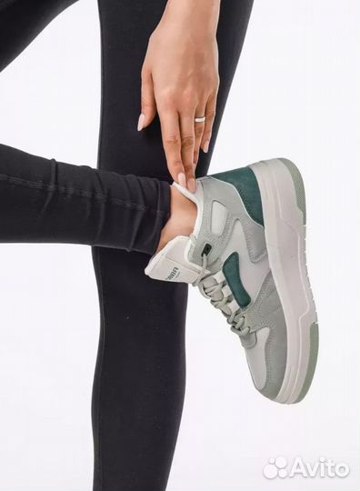 Кроссовки утепленные