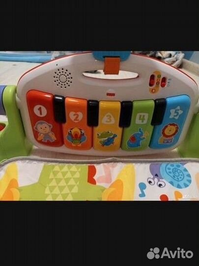 Развивающий коврик с пианино fisher price