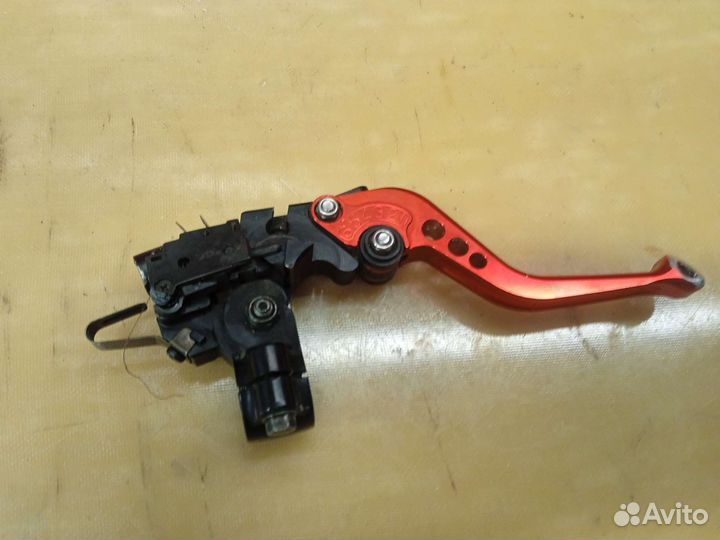 Yamaha R1 2002-2003. Кронштейн сцепления