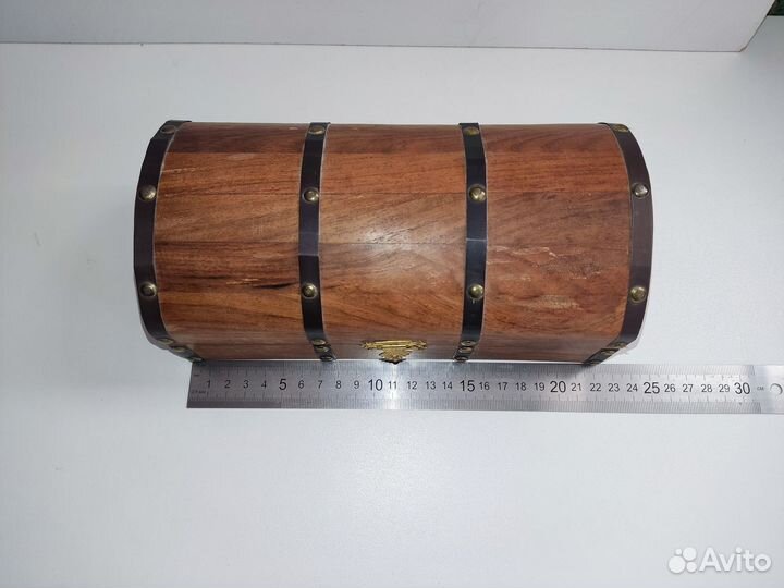 Деревянная шкатулка