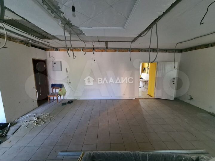 3-к. квартира, 57 м², 1/9 эт.