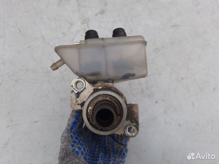 Главный тормозной цилиндр Мерседес 124