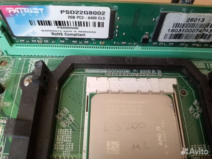 Материнская плата с процессором и памятью