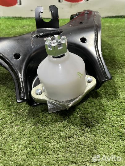 Верхний правый рычаг Mitsubishi Pajero Sport / L20