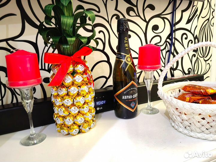 Ананас из конфет