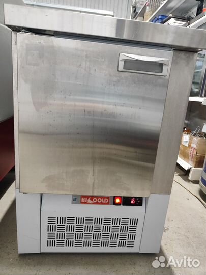 Холодильный стол для салатов