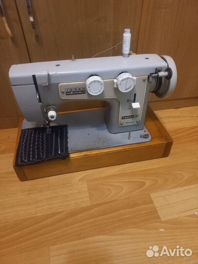 Швейная машина Чайка 3