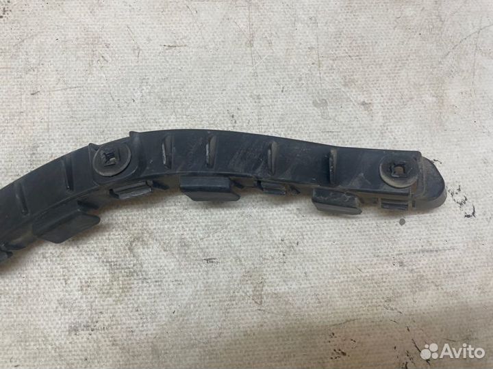 Кронштейн бампера задний правый Kia Sportage 3 SL