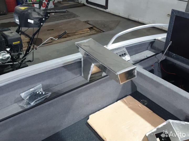 Рулевая консоль для лодки