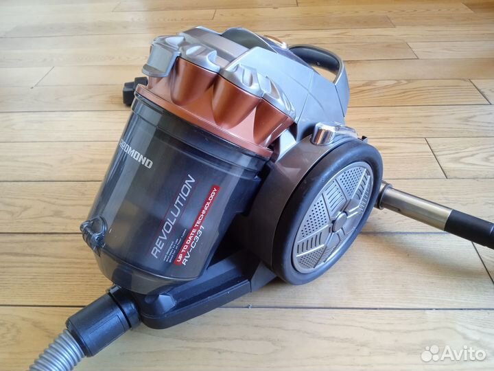 Продан. Пылесос Redmond RV-C331 1600W
