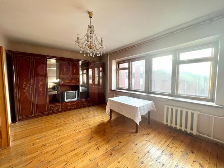 4-к. квартира, 108 м², 4/6 эт.