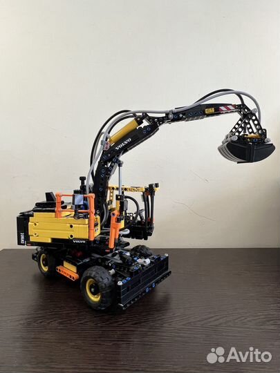 Конструктор lego Technic 42053 Экскаватор Volvo