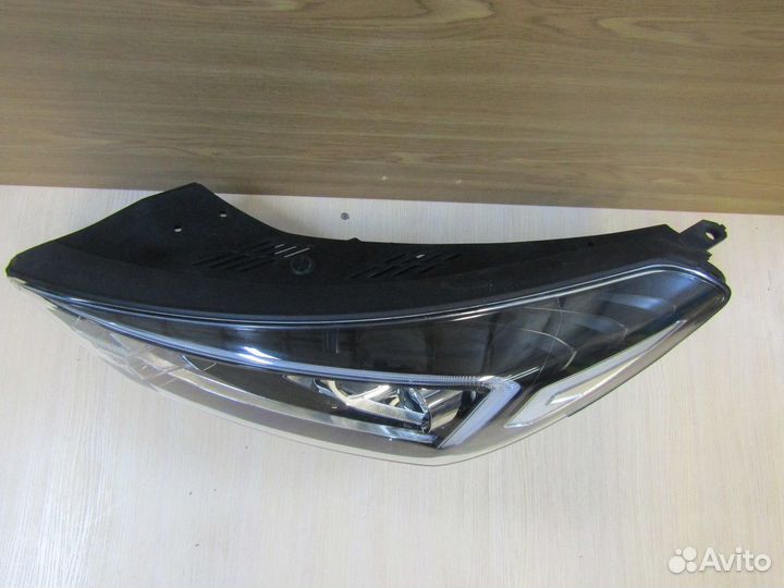 Фара левая Hyundai Tucson