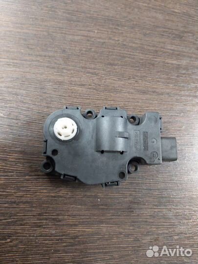 Моторчик заслонки печки Porsche Cayenne 958 3.6