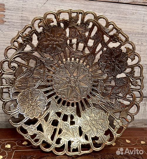 Фруктовница на ножке. Латунь