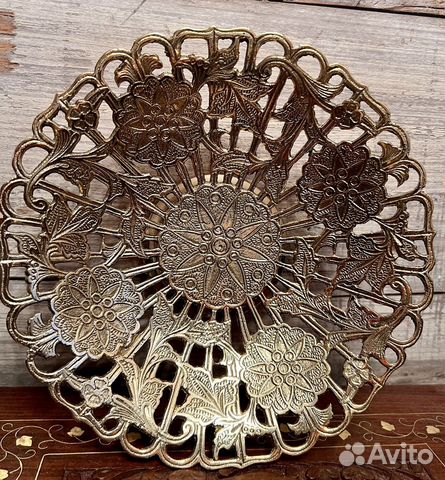 Фруктовница на ножке. Латунь