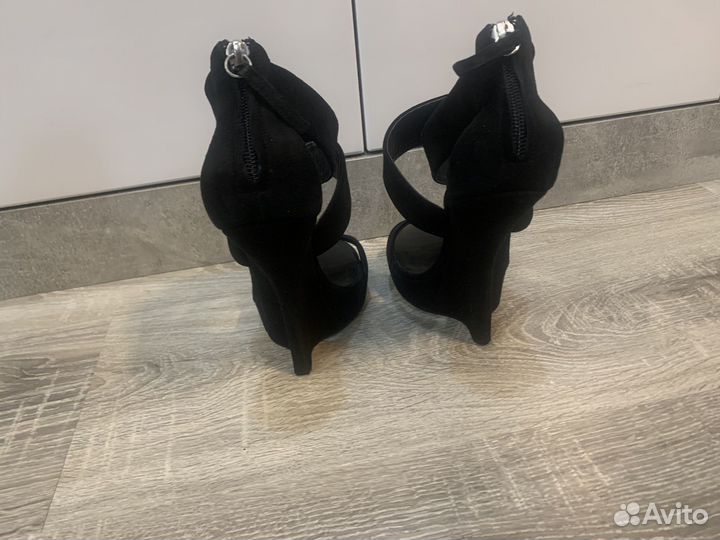 Giuseppe Zanotti замшевые босоножки 37,5р. Торг