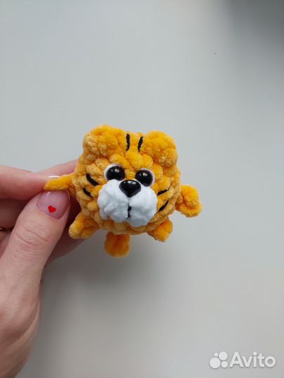 Вязаные брелки ручной работы