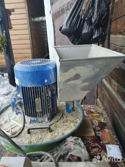 Зернодробилка 380в