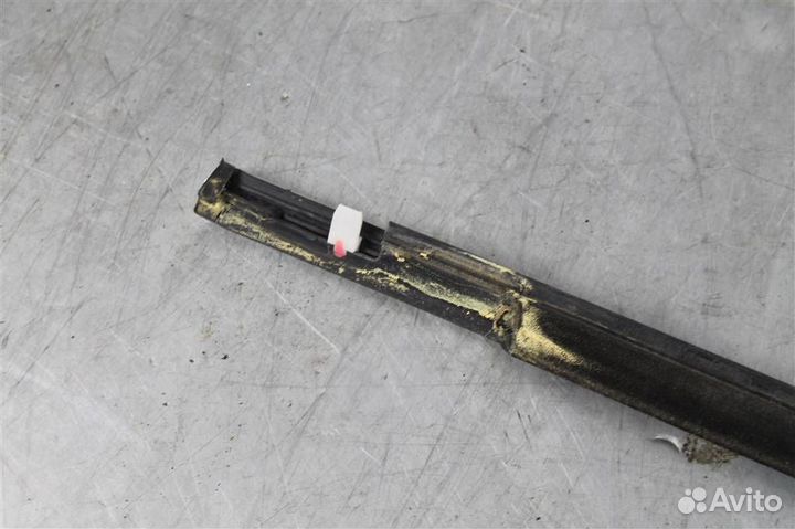 Молдинг стекла передней правой двери Volvo XC90