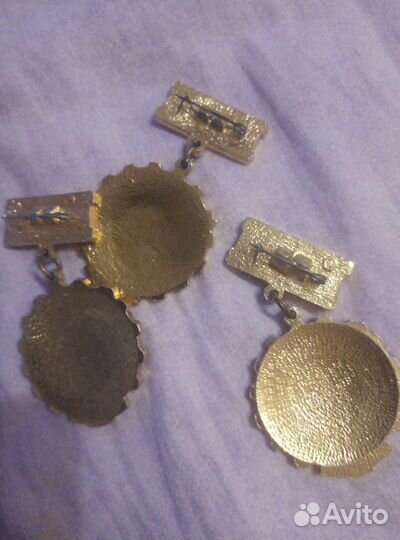 Значки защитник соцсоревнования 1976,77,80