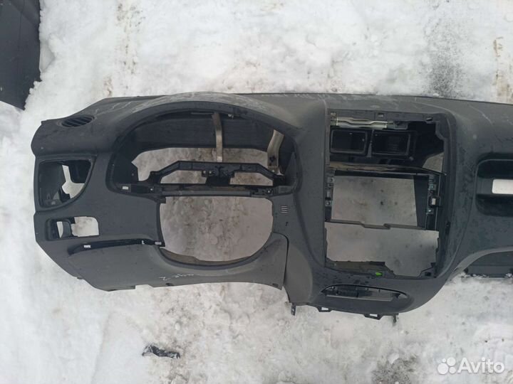 Торпедо Kia Sportage 2