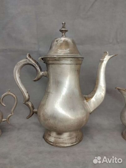 Старинный чайный сервиз