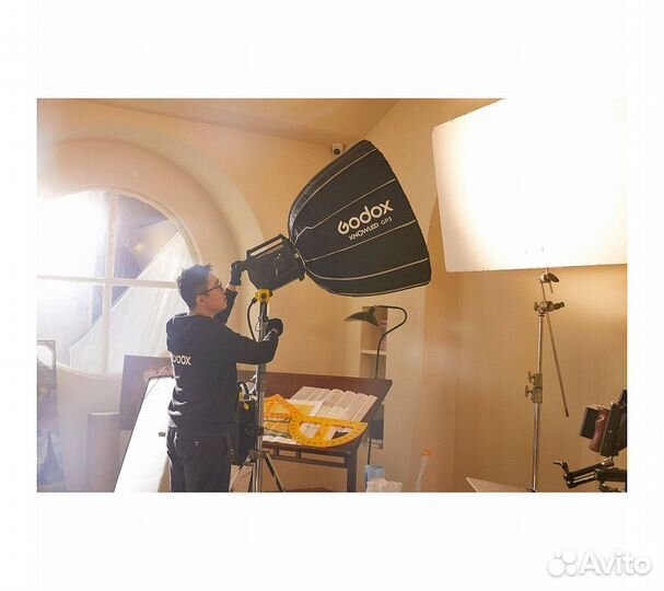 Светодиодный осветитель Godox Knowled MG1200Bi сту