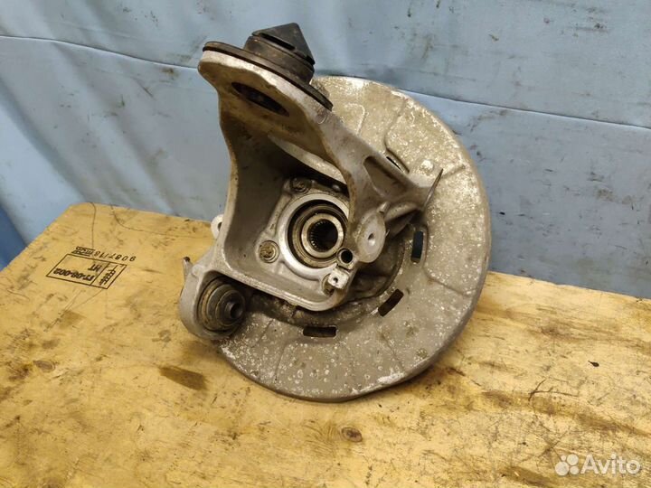 Кулак задний левый BMW X5 E70