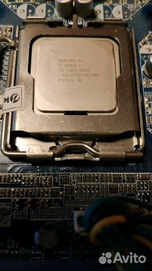 Материнская плата с процессором и куллером