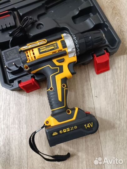 Шуруповерт DeWalt 14v новый с набором