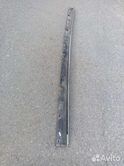 Hyundai Starex пластиковая накладка порога правая