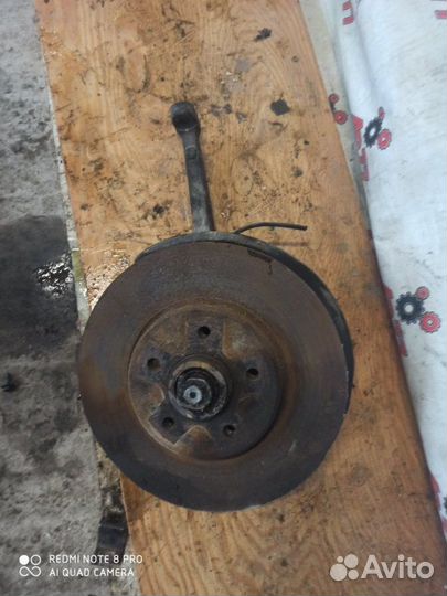 Ступица в сборе передняя левая Mercedes-Benz