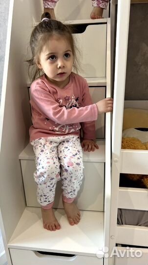 Двухъярусная детская кровать с лестницей комодом