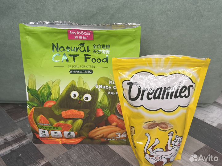Корм и лакомство для котят