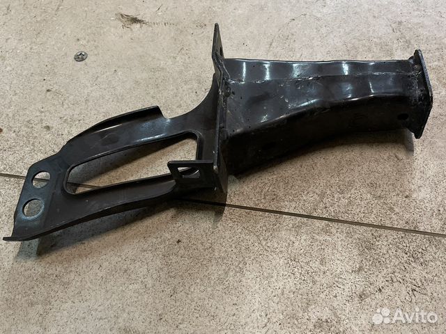 Кронштейн усилителя левая на Volvo XC60