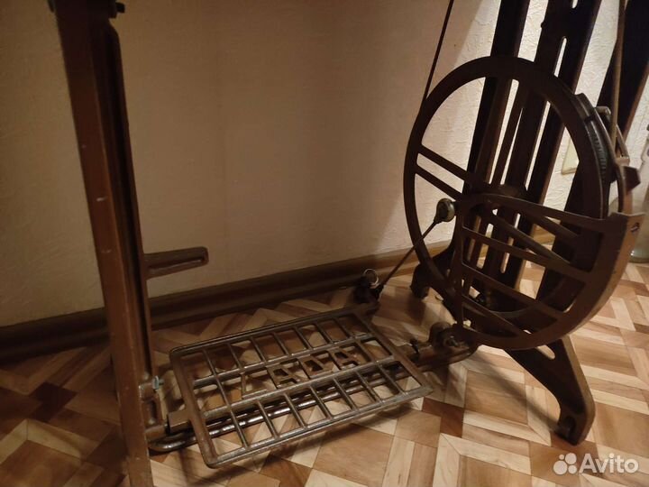 Швейная машинка LADA 121