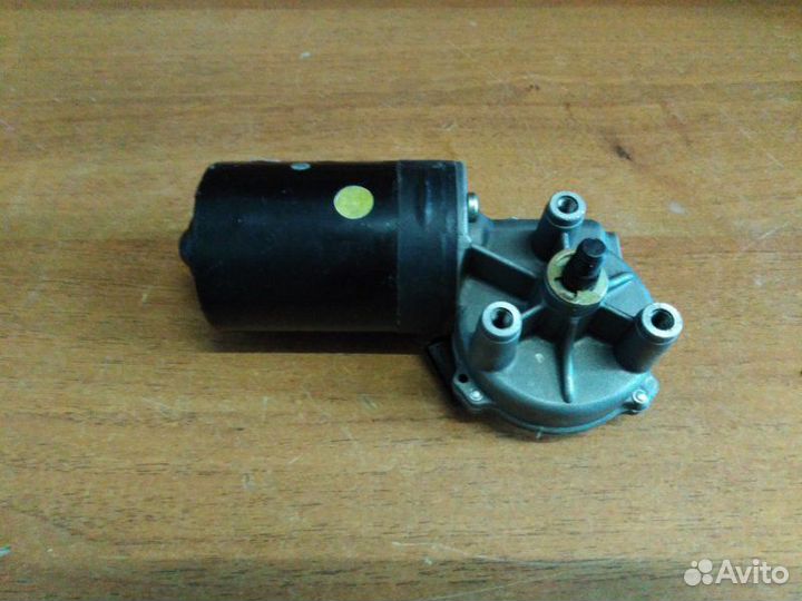 Мотор стеклоочистителя передний Volkswagen