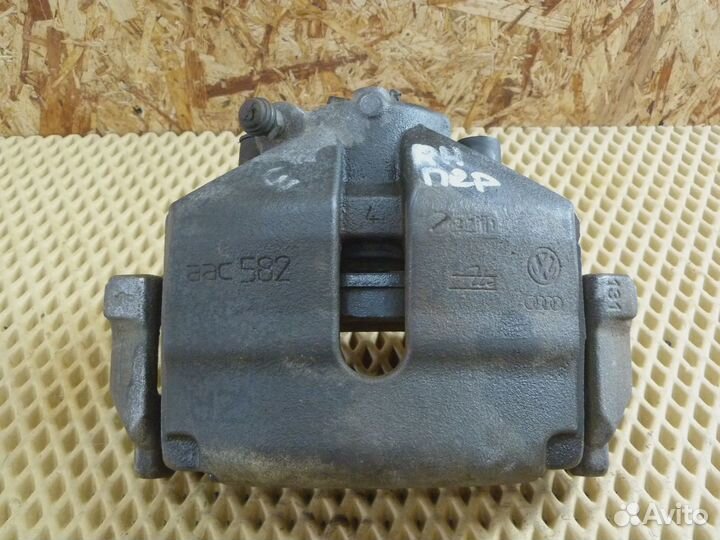 Суппорт передний правый VW Passat B7 2011-2015 (1K0615124E 1K0615125A)