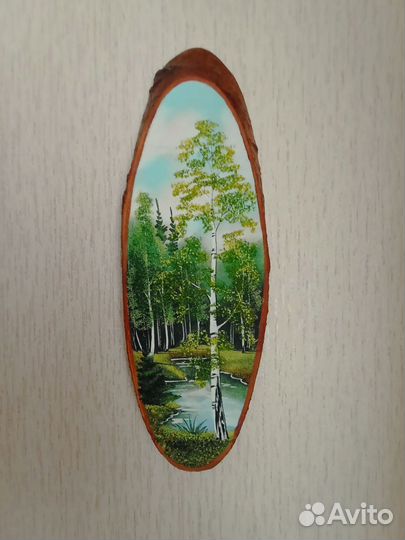 Панно из камня на срезе дерева