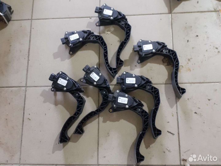 Педаль газа Renault Logan 2 Sandero 2