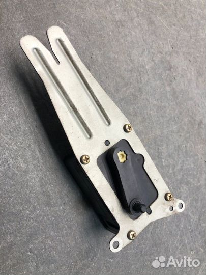 Сервопривод печки Mazda 323 BA Z5DE 1995