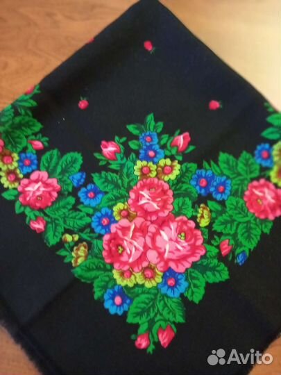 Павловопосадский шерстяной платок,много
