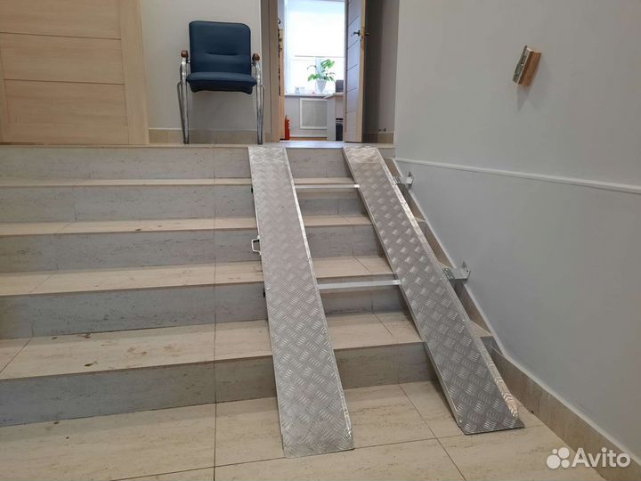 Пандус откидной алюминиевый